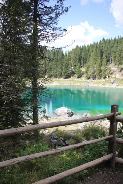 Karersee ou Rainbow Lake — Fotografia de Stock