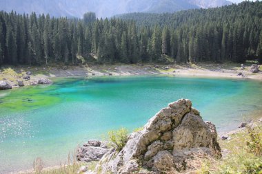 Karersee ya da gökkuşağı göl