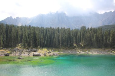 Karersee ya da gökkuşağı göl