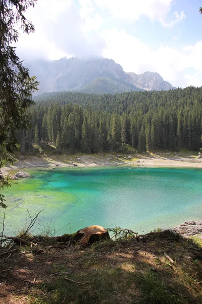 Karersee ou Rainbow Lake — Photo