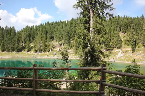 Karersee ou Rainbow Lake — Photo