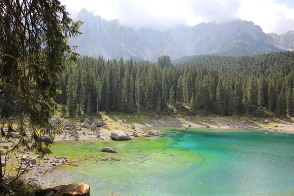 Karersee ou Rainbow Lake — Photo