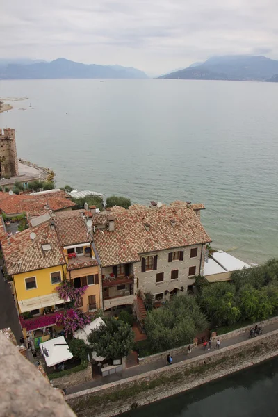 Alte festung in sirmione — Stockfoto