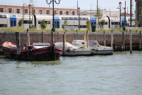 Berth place for mooring vessels — Stock Photo, Image