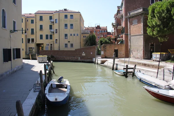 Poste d'amarrage pour bateaux d'amarrage — Photo