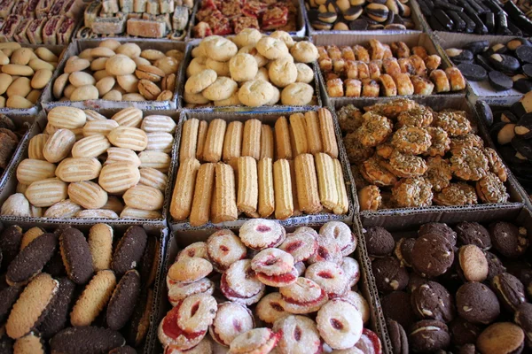 Dolci orientali sul bancone — Foto Stock