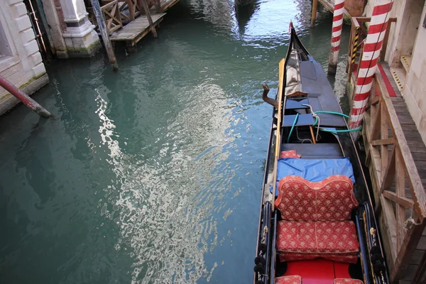 Gondola - rowing boat — Stock Photo, Image