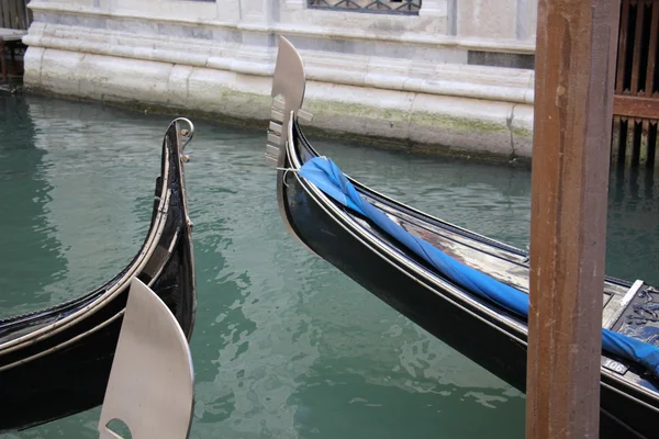 Gôndola - barco a remos — Fotografia de Stock