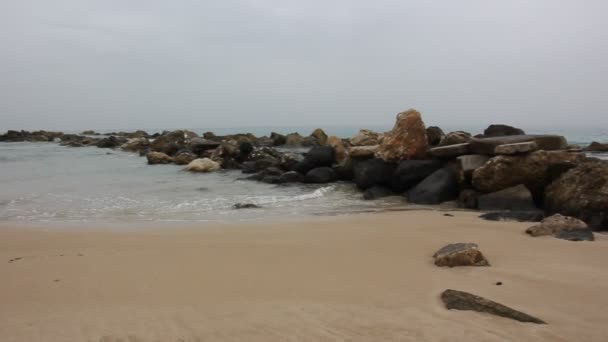 Breakwater en Nahariya — Vídeo de stock