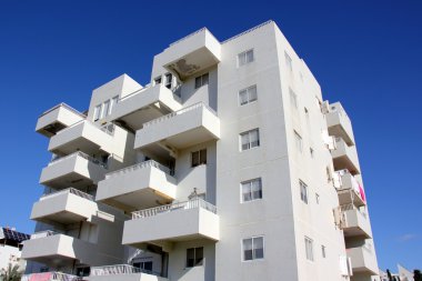 pencere duvardaki açıyor