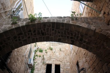 pencere duvardaki açıyor