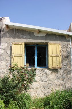 pencere duvardaki açıyor