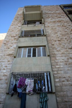 pencere duvardaki açıyor