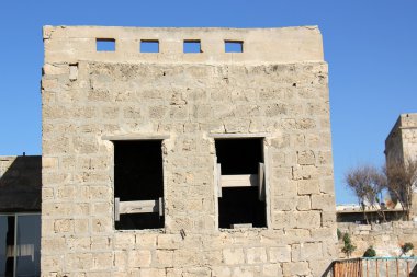 pencere duvardaki açıyor