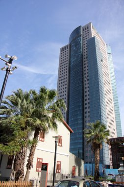 pencere duvardaki açıyor