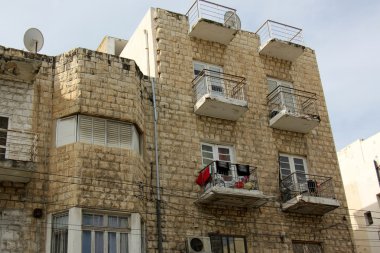 pencere duvardaki açıyor