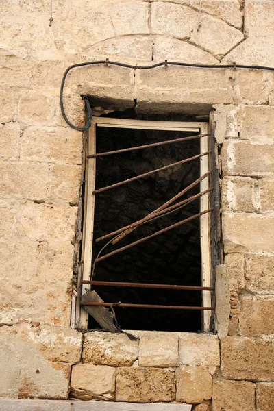 Ventana es una abertura en la pared — Foto de Stock