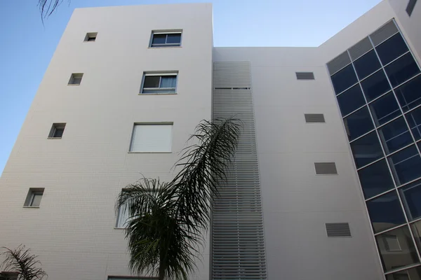 Ventana es una abertura en la pared —  Fotos de Stock