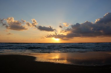 Akdeniz 'de gün batımı