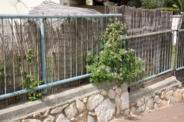 her zaman Sınırdaki telleri     