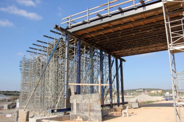 yeni bir köprü inşa         