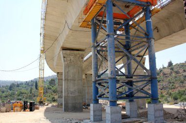 yeni bir köprü inşa         