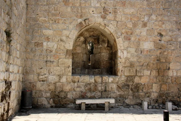 Caminar por la antigua Jerusalén — Foto de Stock