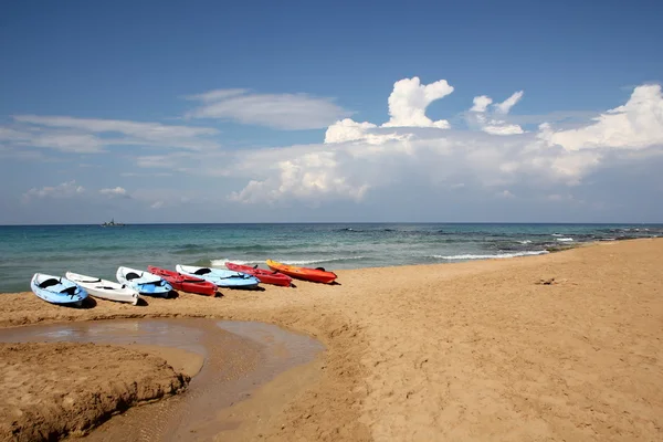 Kayak en la playa — Foto de Stock