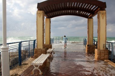 Akdeniz kıyısında            