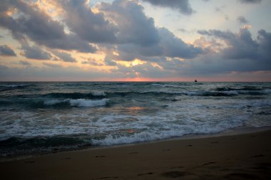 Akdeniz 'de gün batımı     