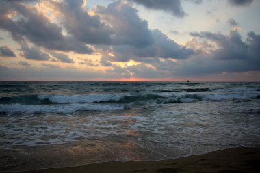 Akdeniz 'de gün batımı     
