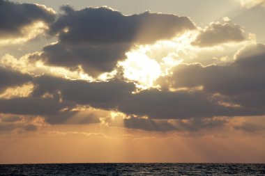 Akdeniz 'de gün batımı     