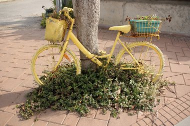 eski ve paslı malzeme    