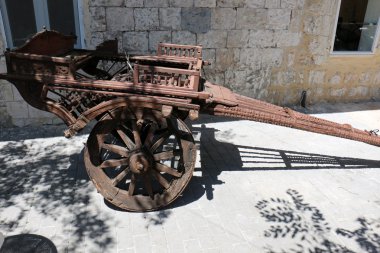 eski ve paslı malzeme    