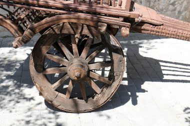 eski ve paslı malzeme    