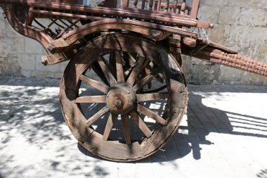 eski ve paslı malzeme    