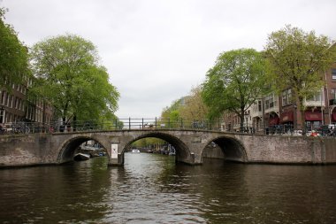 Amsterdam'da yürümek       