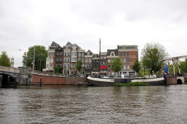 Amsterdam'da yürümek       