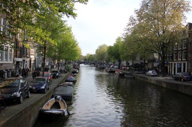 Amsterdam'da yürümek       