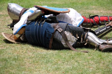 Spor ve savaş zırh      