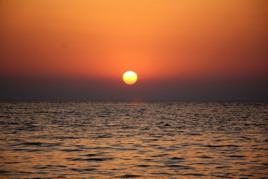 Akdeniz 'de gün batımı     