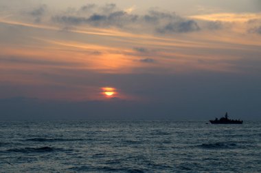 Akdeniz 'de gün batımı     