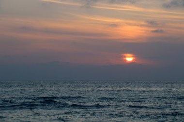 Akdeniz 'de gün batımı     