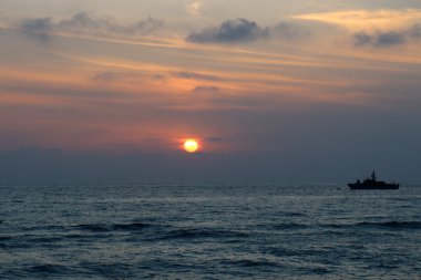 Akdeniz 'de gün batımı     