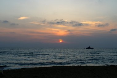 Akdeniz 'de gün batımı     