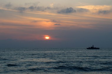 Akdeniz 'de gün batımı     