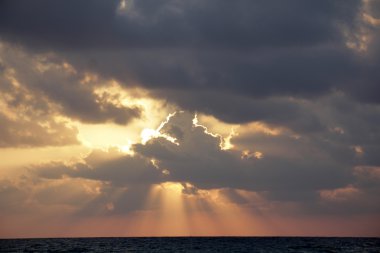 Akdeniz 'de gün batımı     