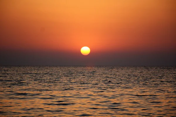 Puesta de sol en el mar Mediterráneo — Foto de Stock