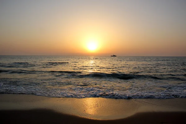 Pôr do sol no mar Mediterrâneo — Fotografia de Stock