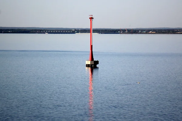 På stranden fyren — Stockfoto